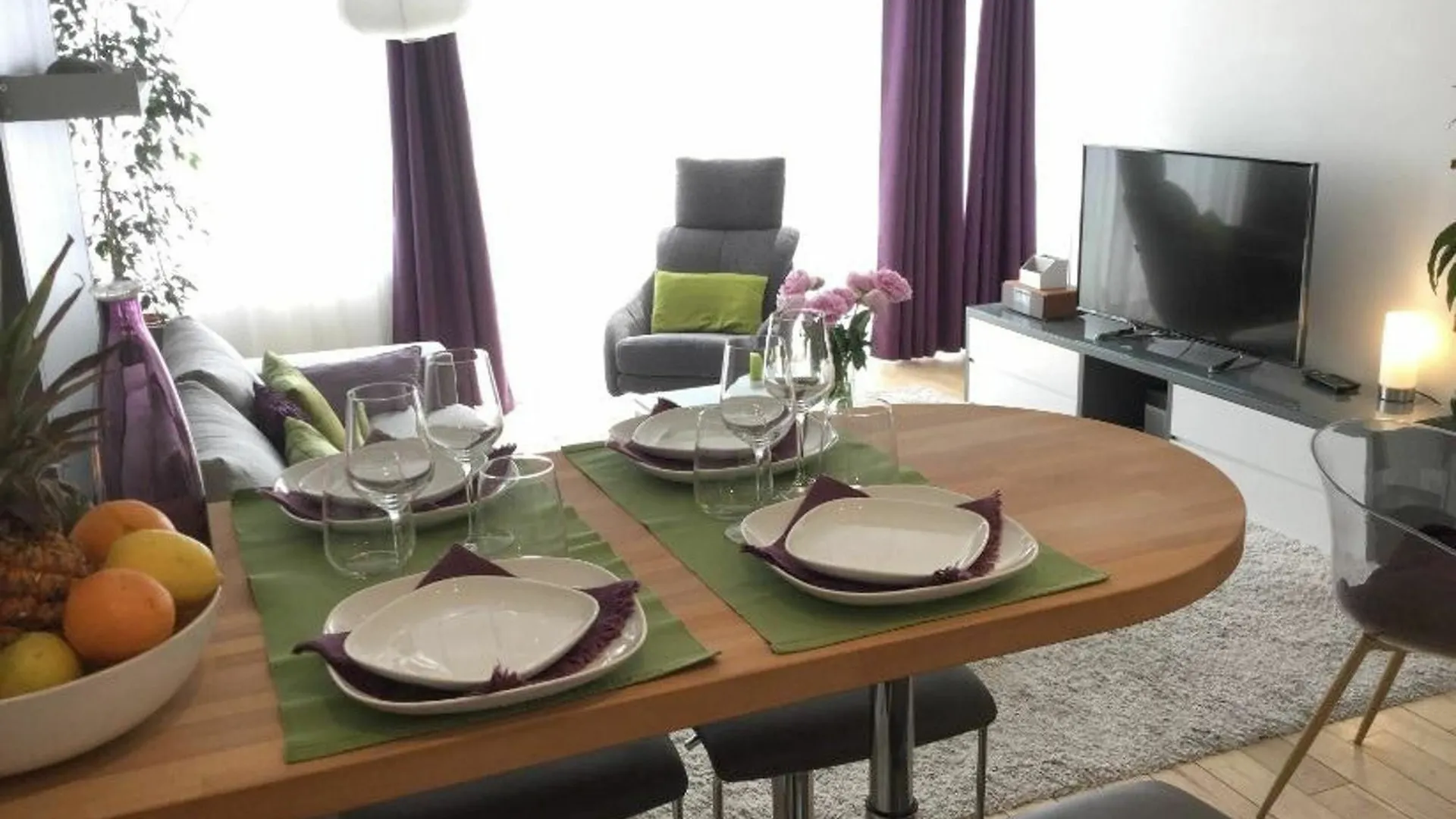 With One Bedroom In Paris, With Wonderful View, Furnish Apartment *
